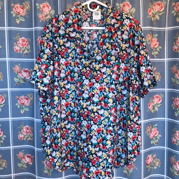 Nikki Tops - Nikki short sleeve button up shirt floral design